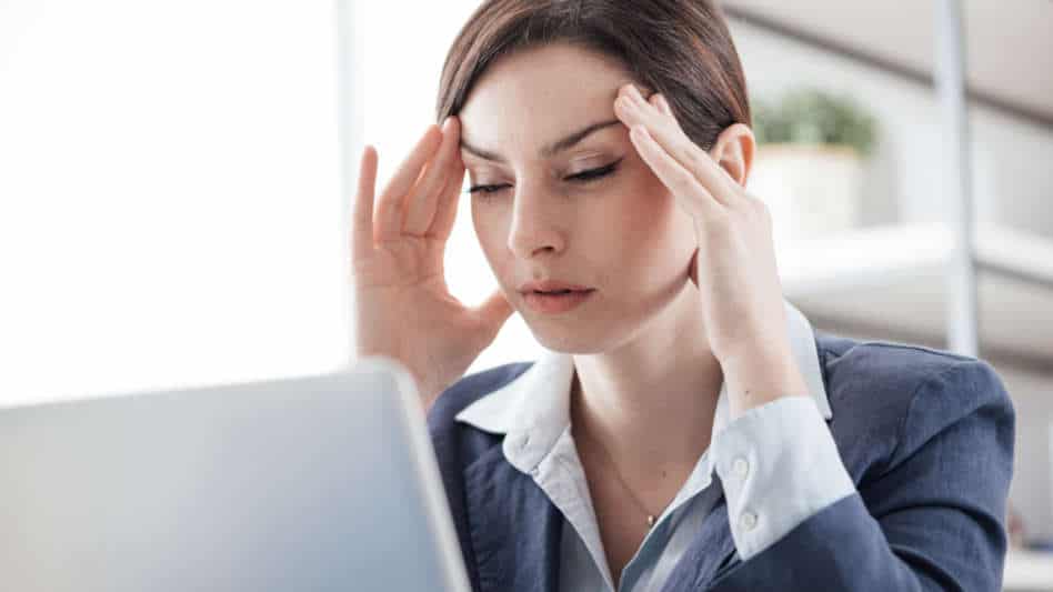 Мигрена – защо поразява предимно дамите