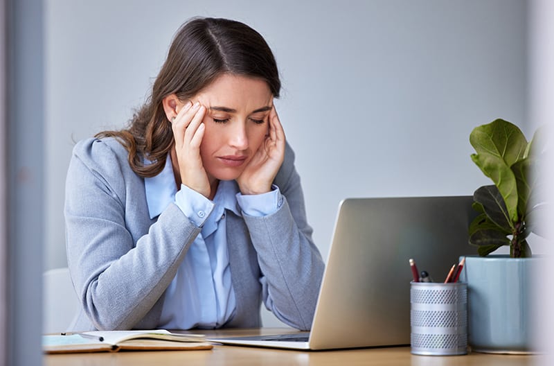Мигрена на работното място – 4 стратегии за облекчаване