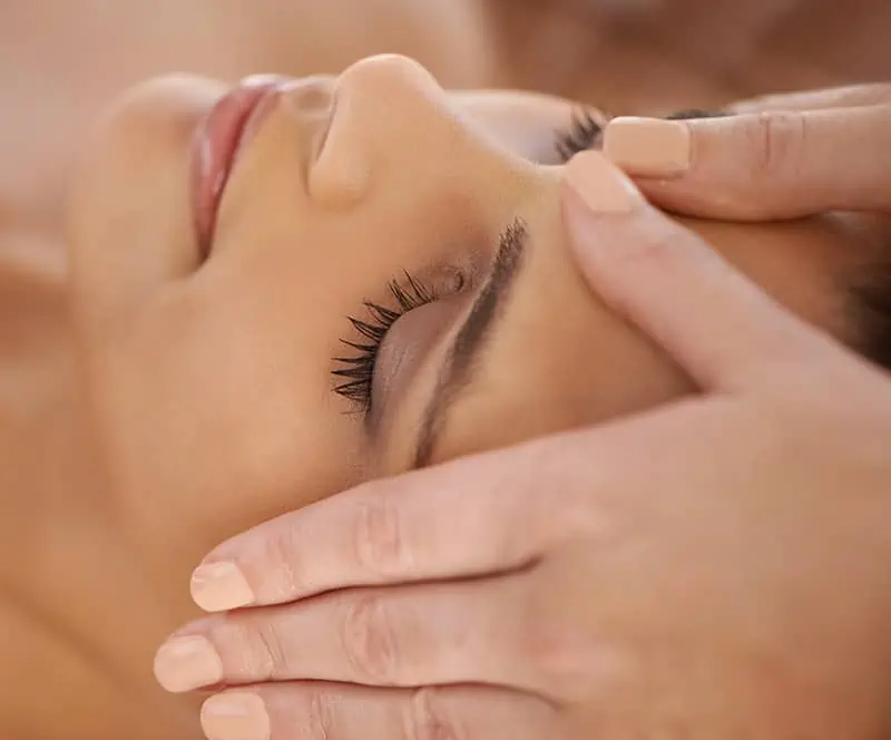 Мигрена: какъв масаж помага при главоболие?