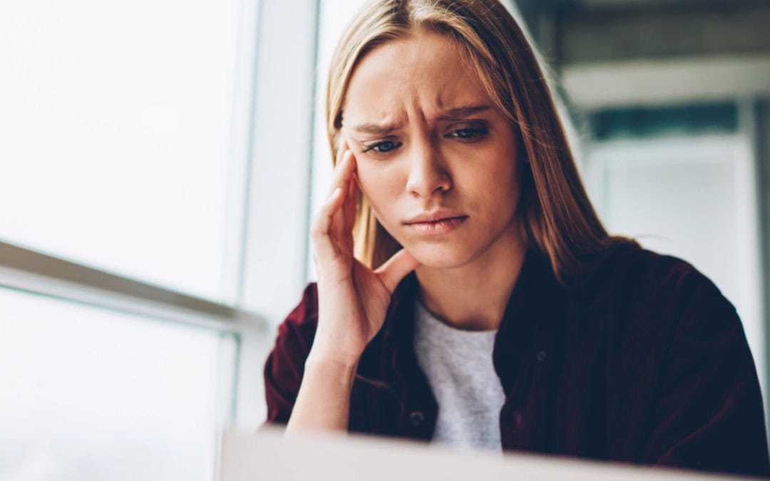 Главоболие преди цикъл – на какво се дължи и как да се справим?